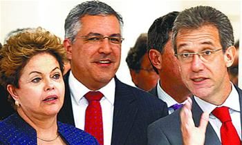 Arthur Chioro (esq), com Dilma e Padilha, poder ter de dar explicaes na Comisso de Agricultura da Cmara