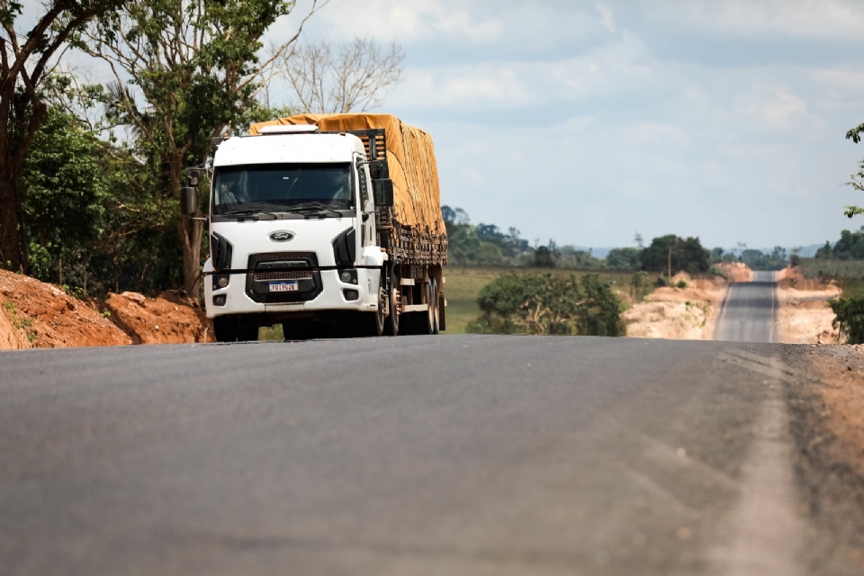 Governo conclui 81 km de asfalto novo na MT-170 aps estadualizao de rodovia