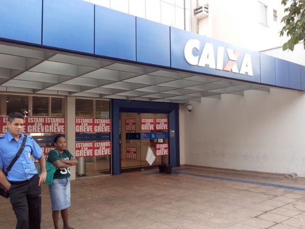 Bancrios da Caixa encerram greve aps conquistarem reajuste de 9%
