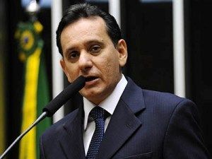 Deputado diz que poltica petista coloca Brasil contra brasileiros