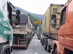 Estrangulado, Porto de Santos registra maior congestionamento da histria