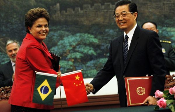 Dilma Rousseff, presidenta do Brasil, e Hu Jintao, da China
