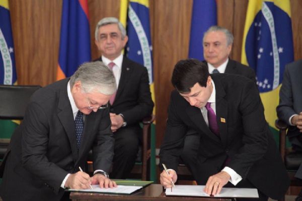 Novacki assina memorando com ministro da Armnia para intensificar comrcio entre pases