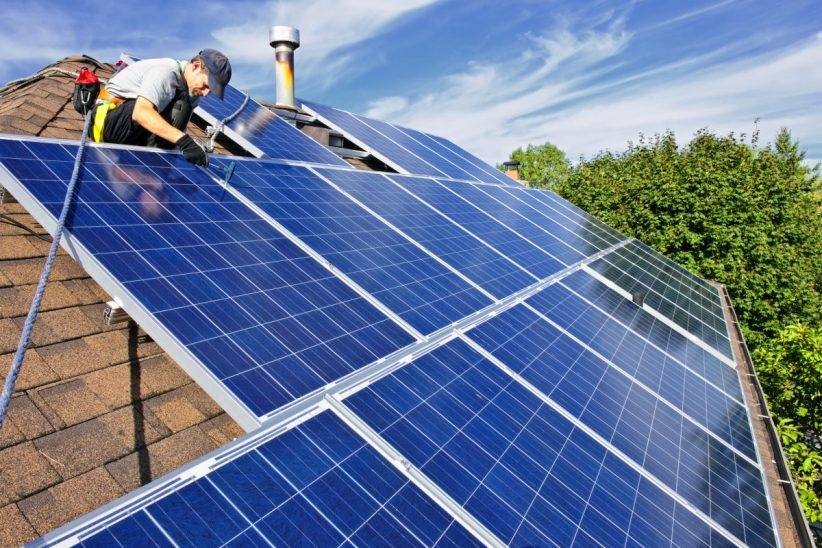 Curso gratuito de instalador de placas solares tem 50 vagas e remunerao para profissionais pode chegar a R$ 10 mil