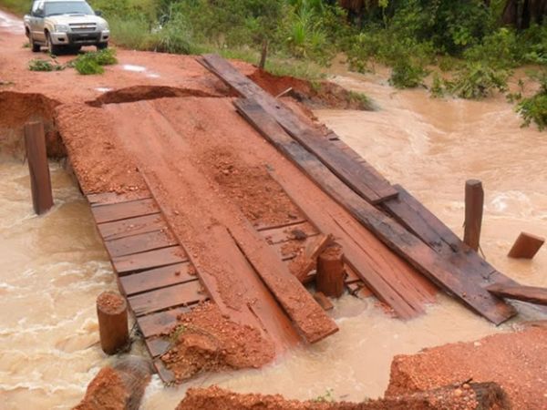 Deputado faz apelo  Defesa Civil Nacional para socorrer municpios atingidos pelas chuvas