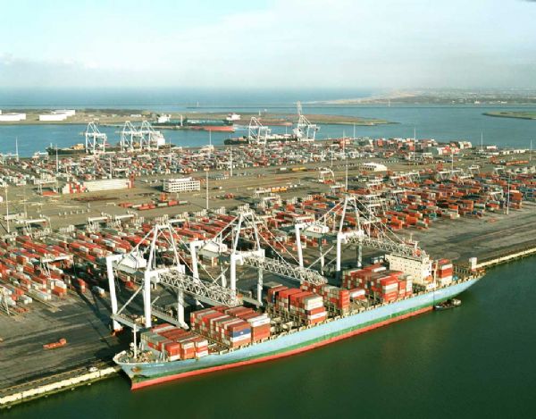 Grupo j tem operaes no porto de Roterd, na Holanda, um dos quatro maiores do mundo