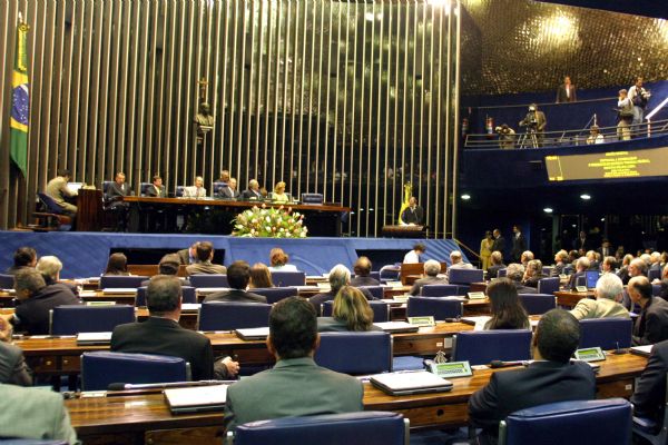 Aps aprovar pressupostos, senadores discutem mrito da MP dos Portos