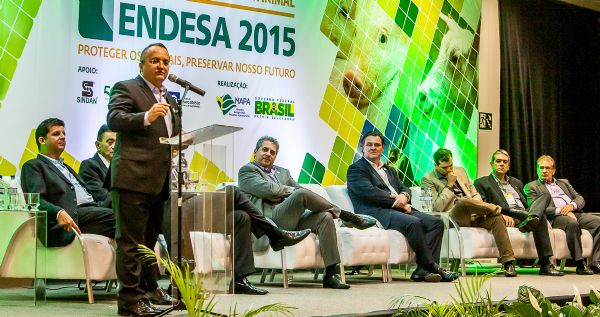 Pedro Taques cobra recursos da Unio para investir em sanidade e critica ministra de Dilma por preferir Mxico a Mato Grosso