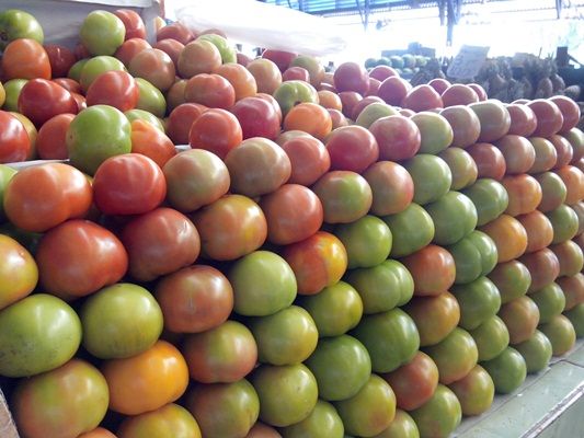 Quilo do tomate sobe mais de 123% em feiras e supermercados de Cuiab